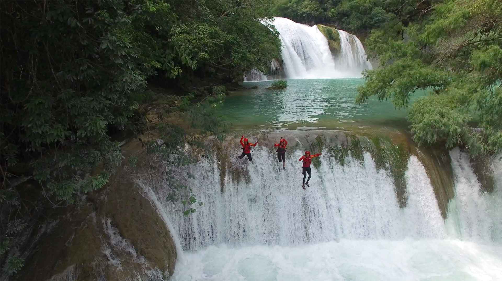 Waterfall jumping. Image courtesy of Huaxteca.com